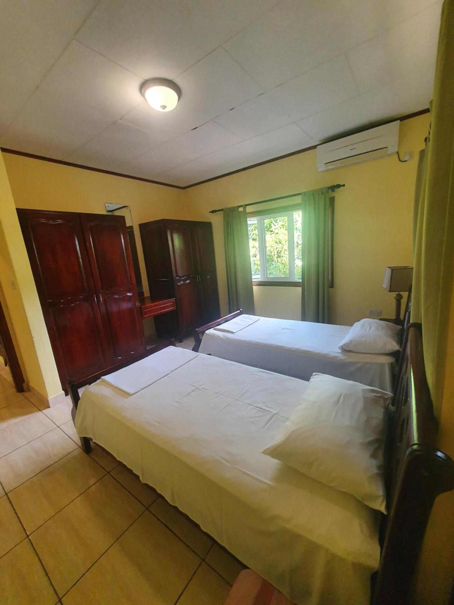 La Passe Holiday Villa 라디게 객실 사진